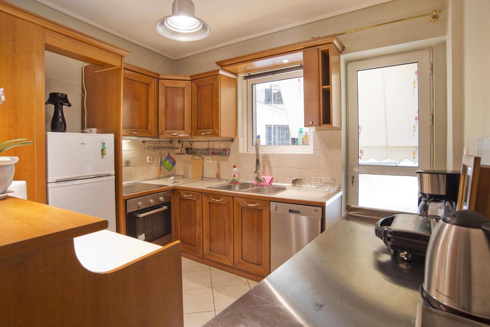 Seaside Spacious 2 Bedroom 2ba, Sea View * Pireo