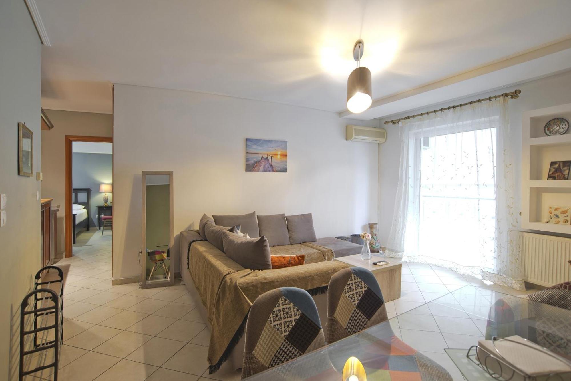 Seaside Spacious 2 Bedroom 2ba, Sea View * Pireo